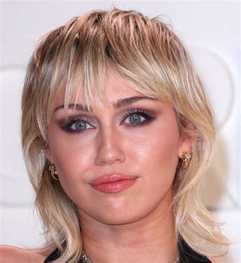 Miley Cyrus Height, Age, Boyfriend, Family, Biography